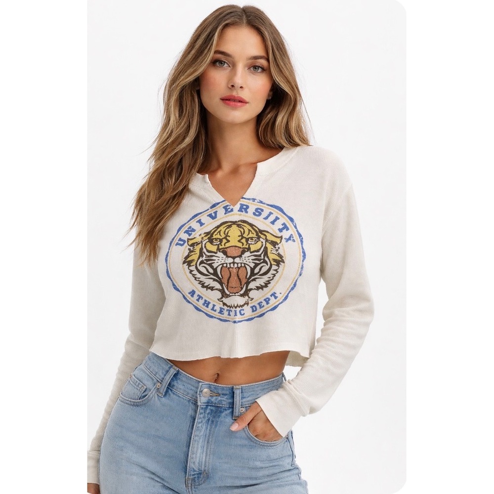 Zoe + Liv Womens Small Cream Waffle Knit Tiger University Athletic Graphic crop